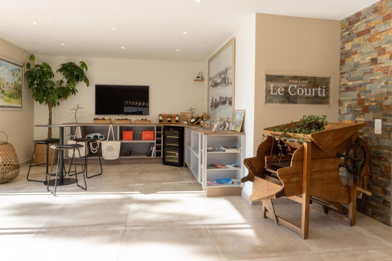 Отель Domaine Le Courti - Adult Only Ле Баркарес Экстерьер фото